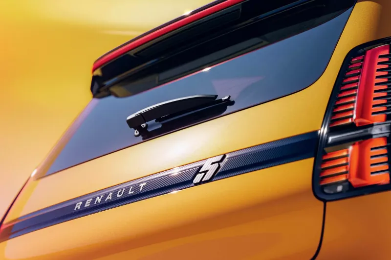 Vente de la nouvelle Renault 5 100% électrique dans notre garage